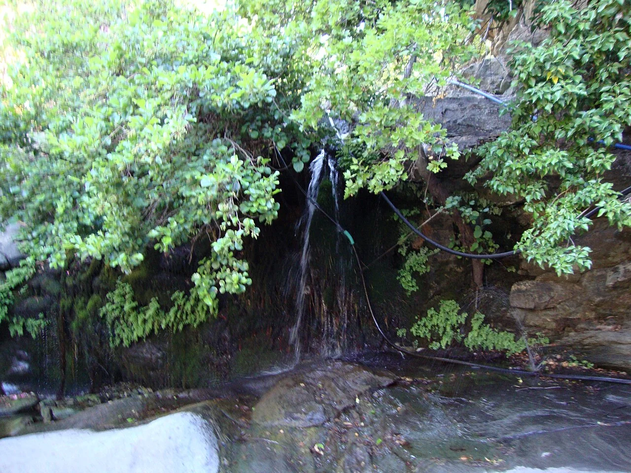 Pythara waterfalls, Apoikia